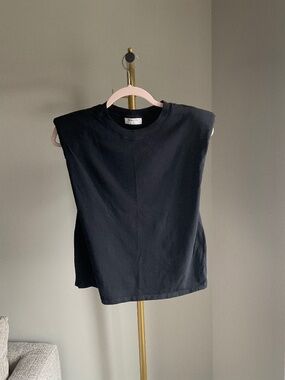 Aritzia Babaton Shoulder Pad Muscle Tank